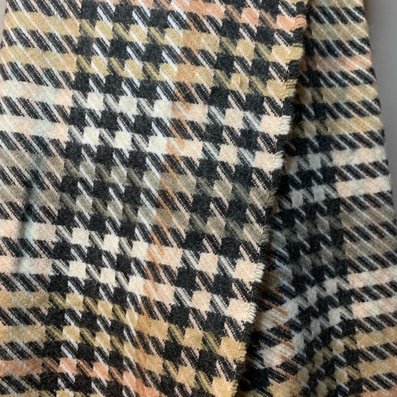 Vince Camuto houndstooth scarf - Picture 3 of 6